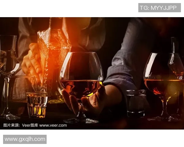 足球明星夜晚酒吧打球精彩瞬间引发热议视频分享